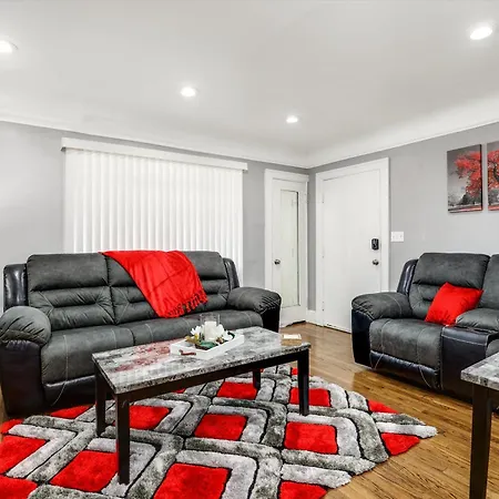 Comfy Modern And Cozy Queen Beds Free Parking